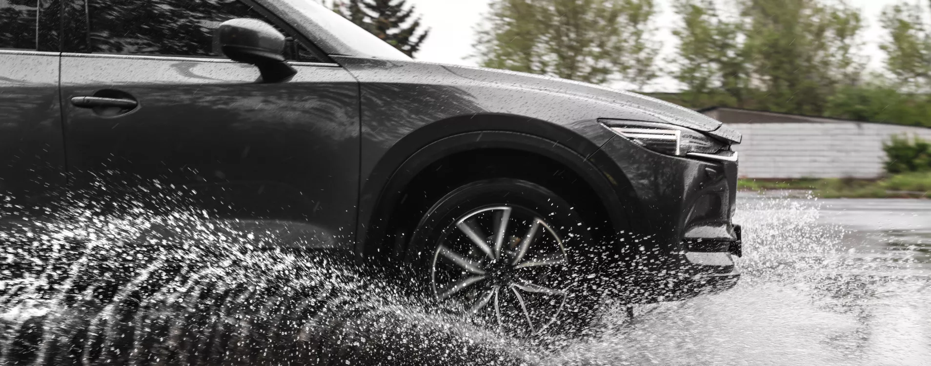 Qué puede hacer para evitar el aquaplaning - Cristalcar Qué puede hacer para evitar el aquaplaning